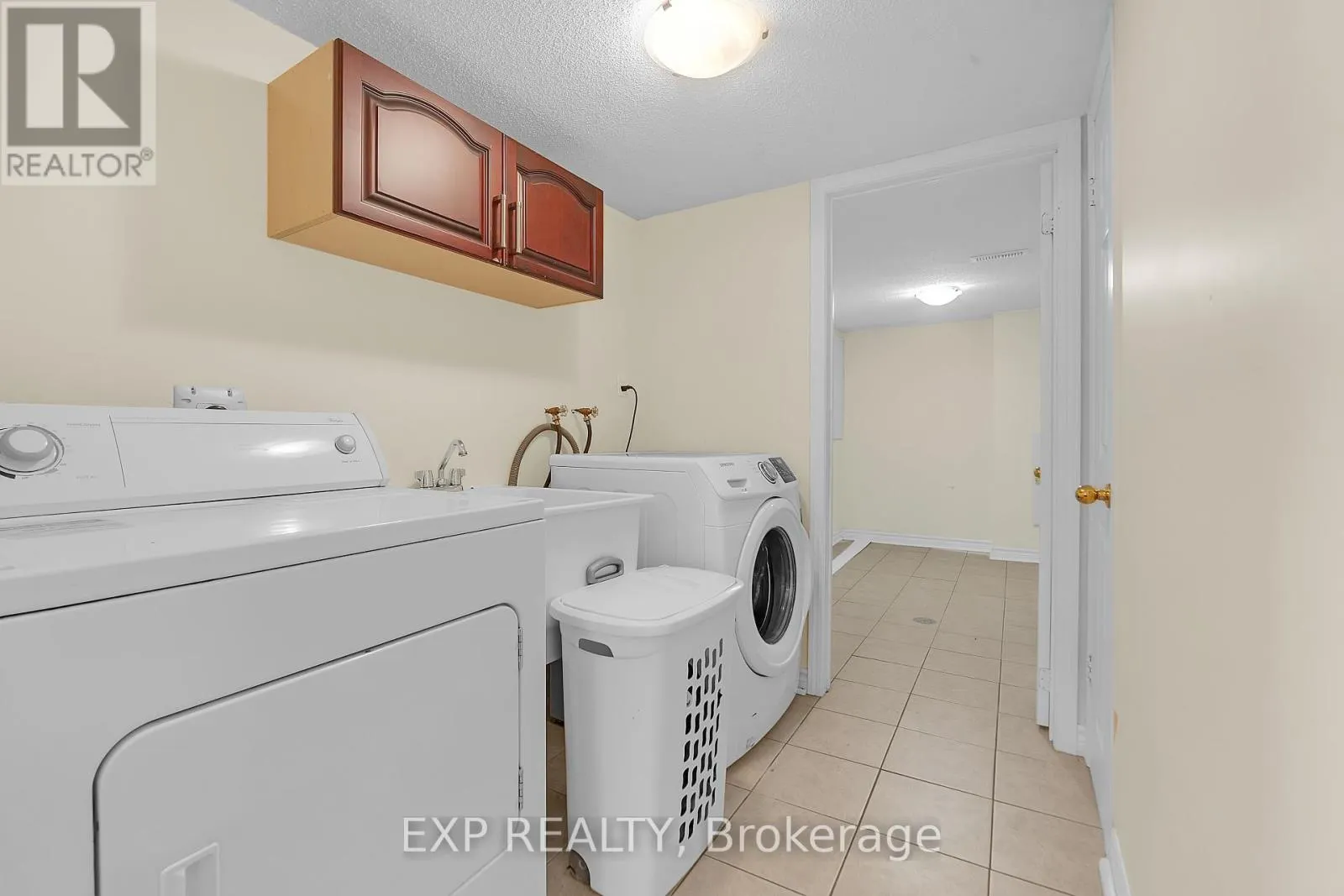 212 SHADOW PLACE