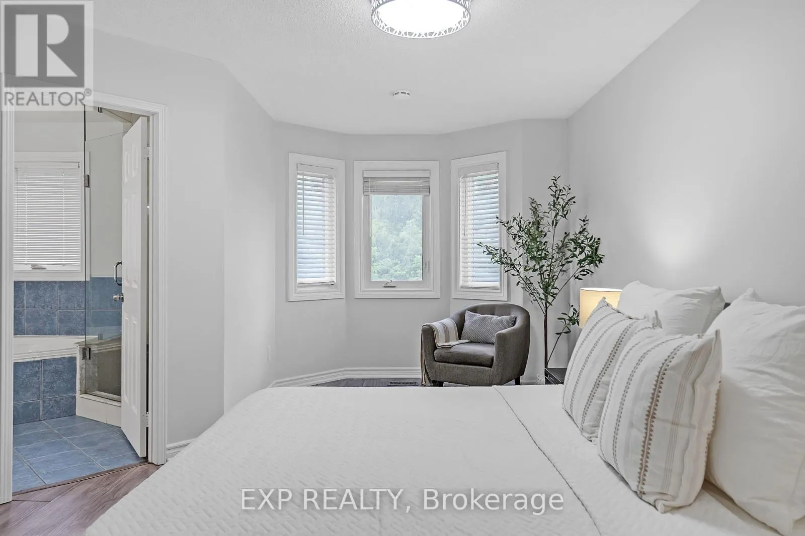 212 SHADOW PLACE