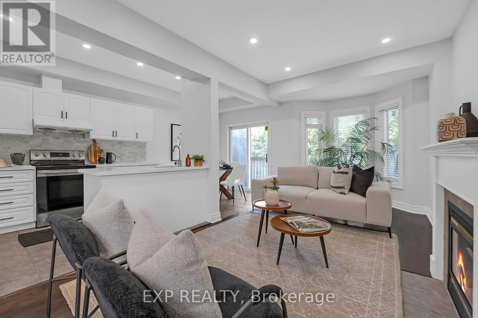 212 SHADOW PLACE