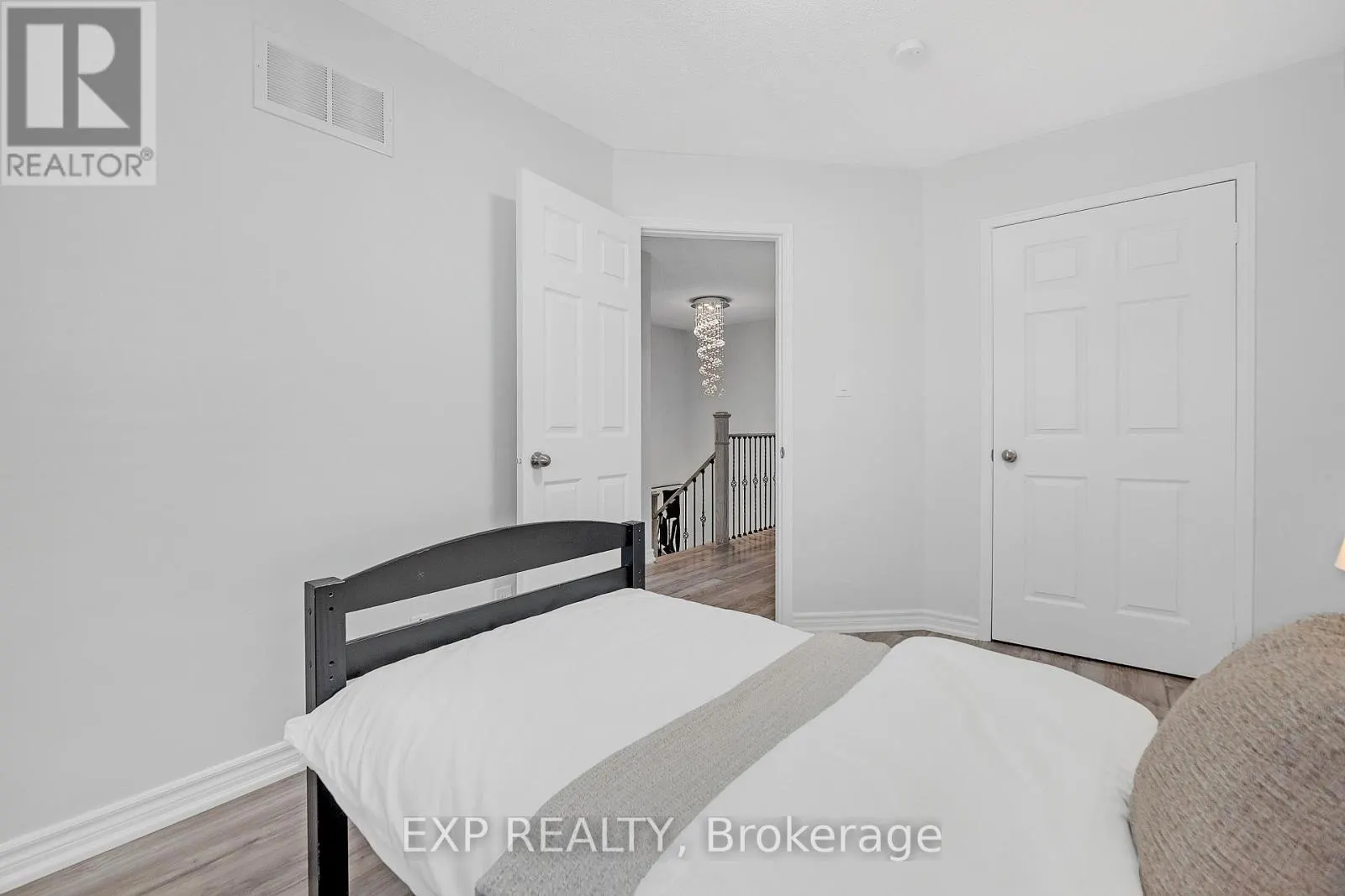 212 SHADOW PLACE
