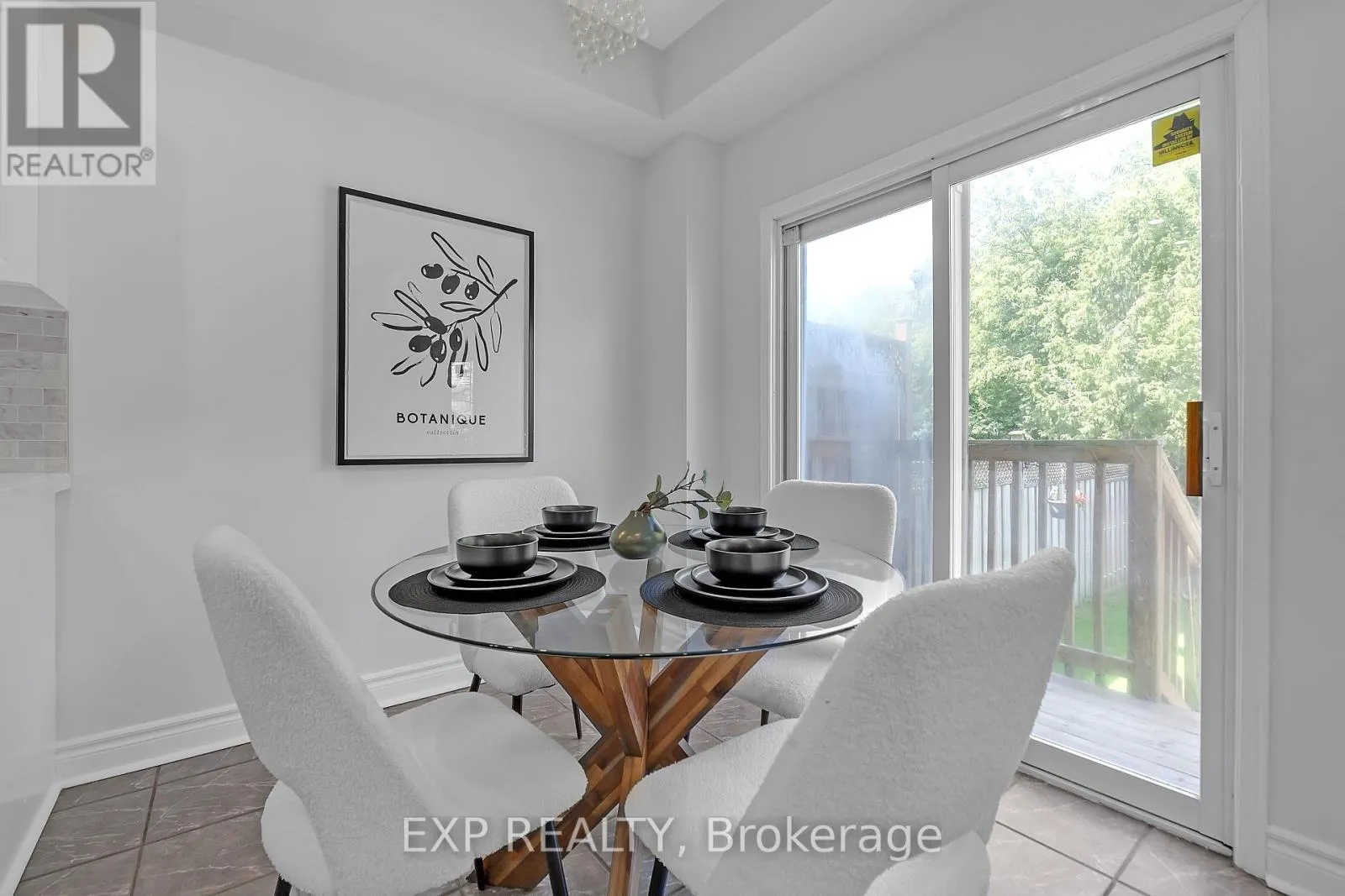 212 SHADOW PLACE