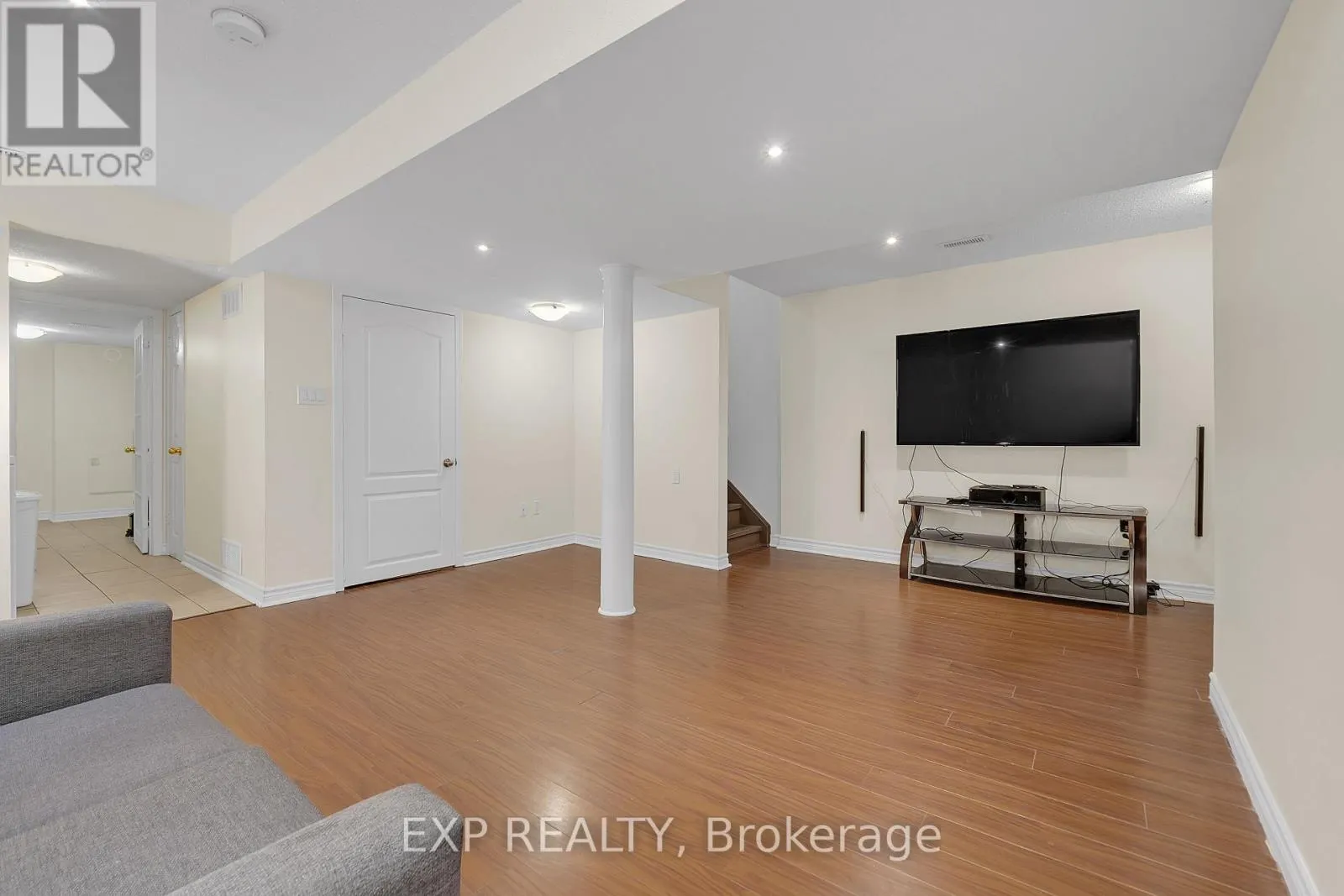 212 SHADOW PLACE