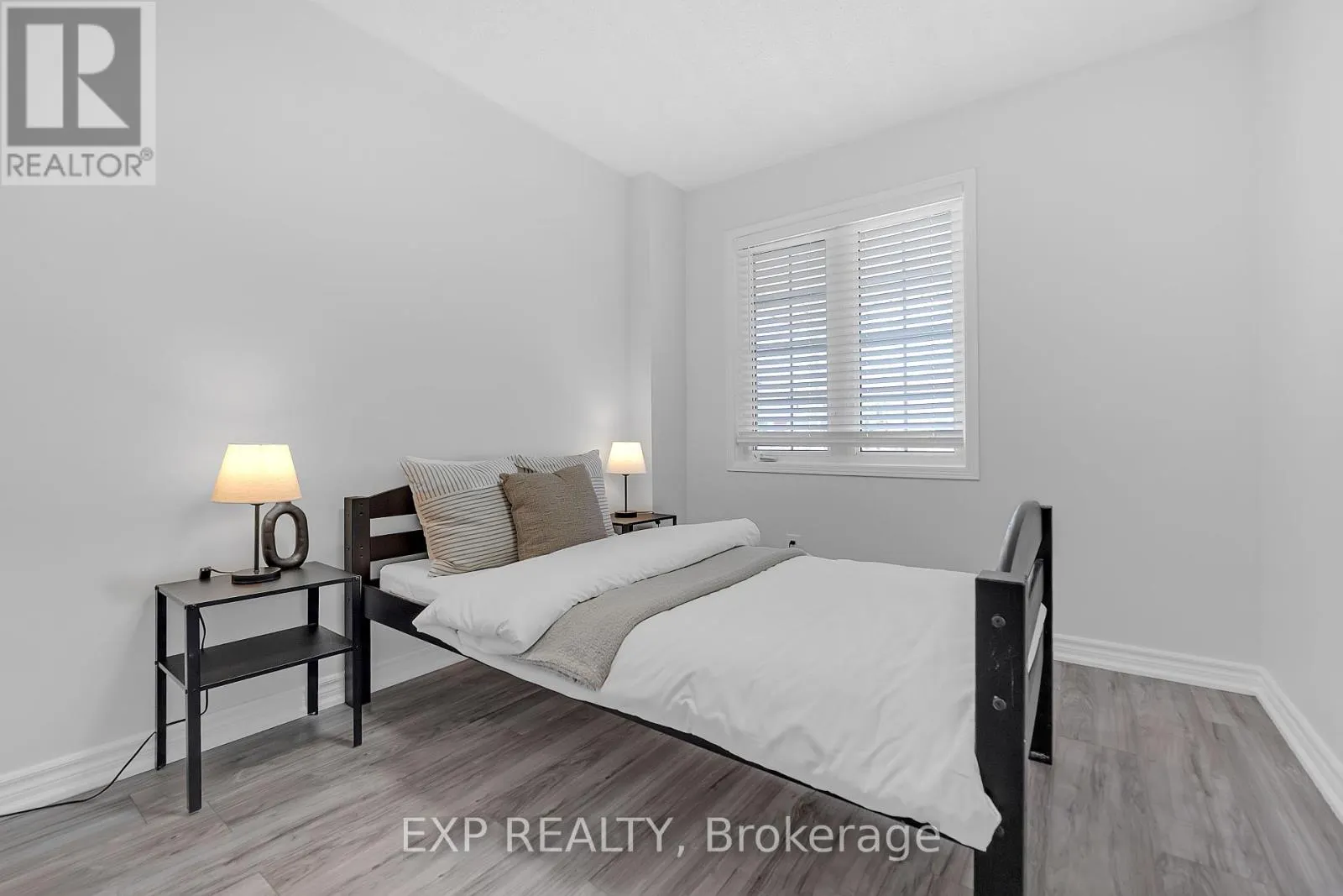 212 SHADOW PLACE