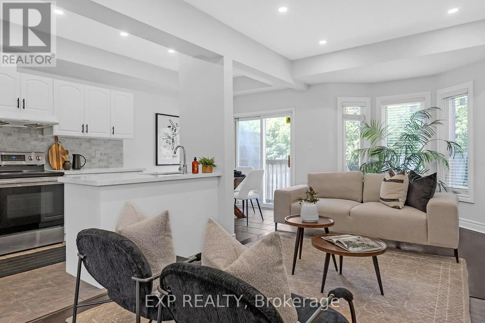 212 SHADOW PLACE