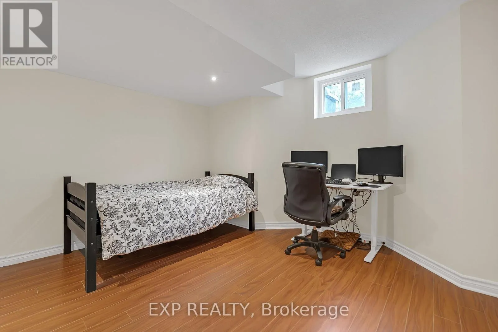212 SHADOW PLACE