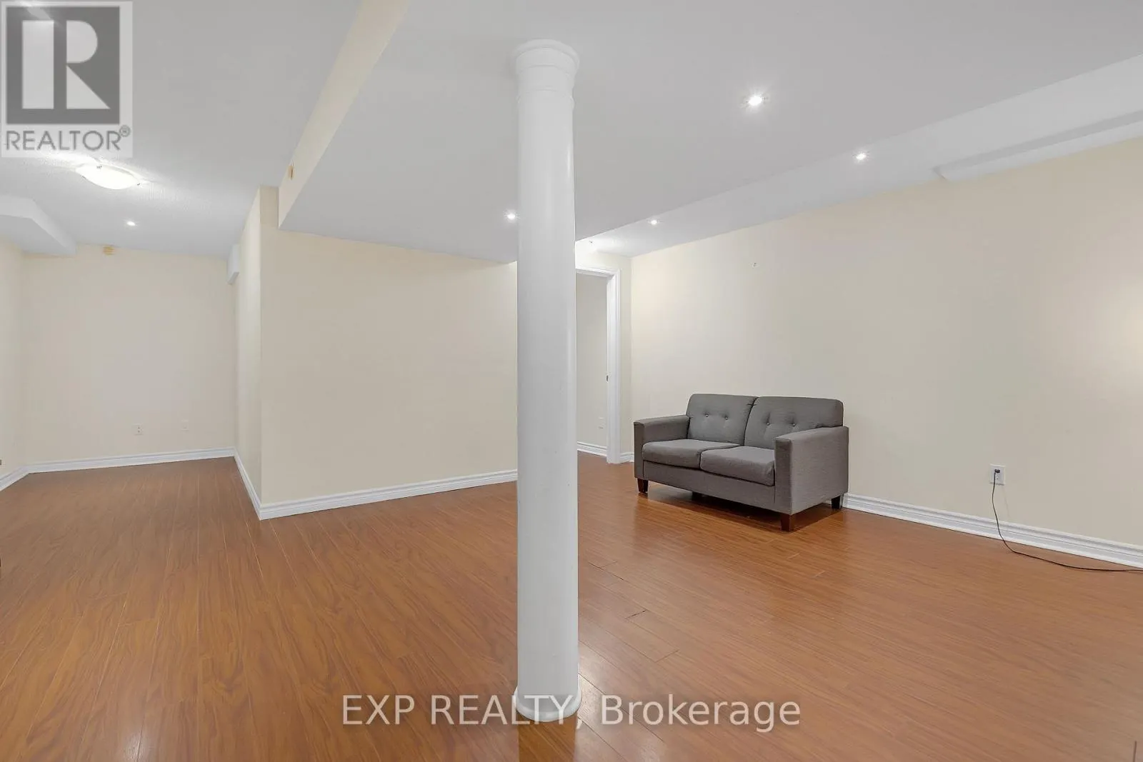 212 SHADOW PLACE