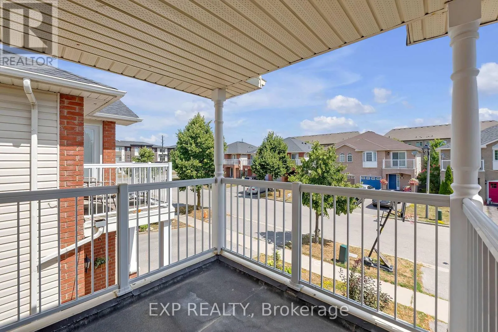 212 SHADOW PLACE