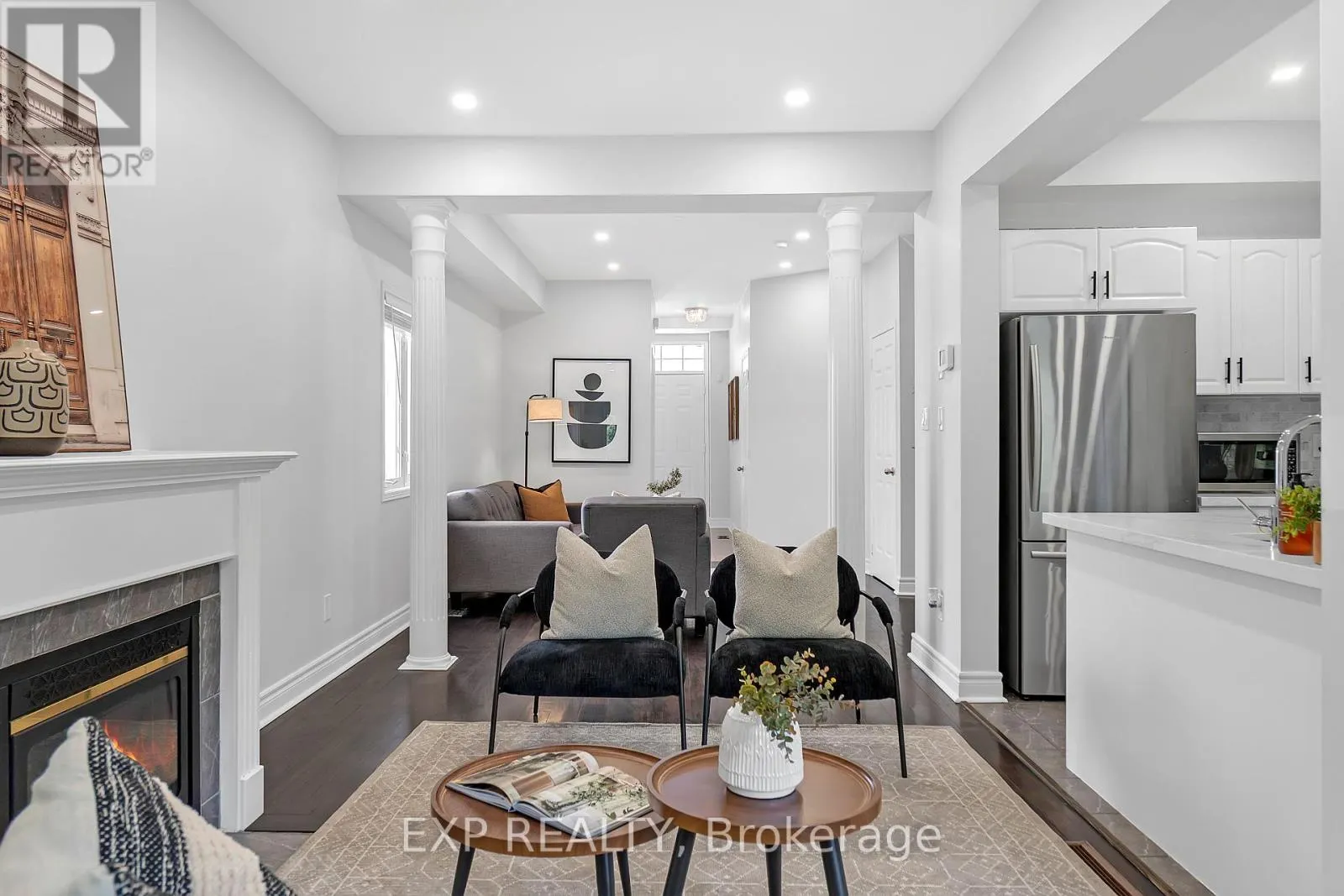 212 SHADOW PLACE