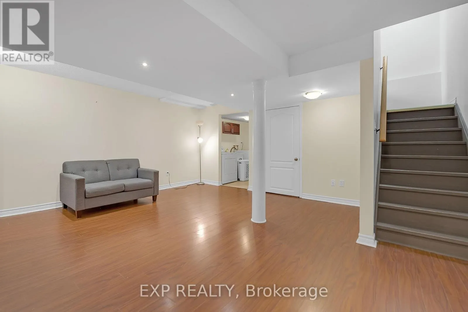 212 SHADOW PLACE