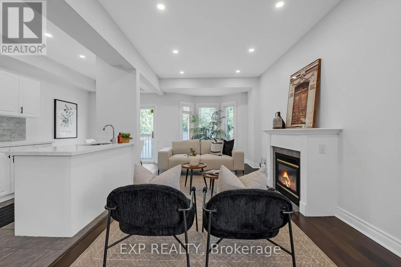 212 SHADOW PLACE