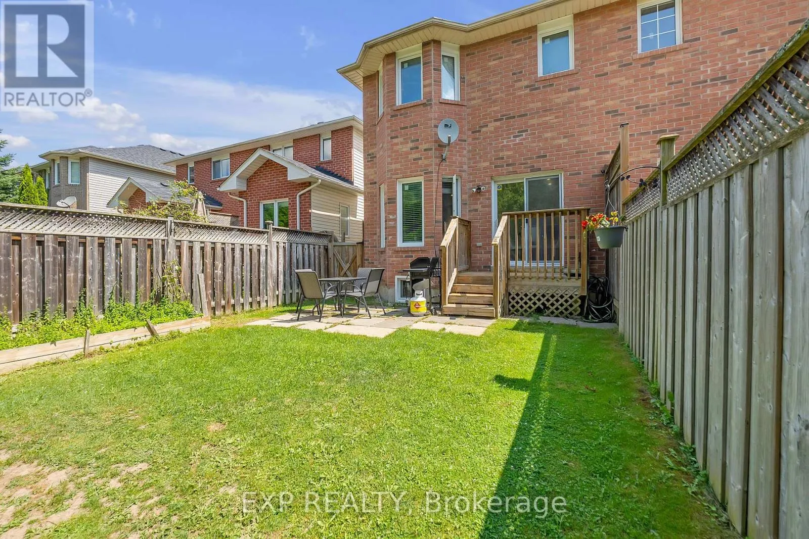 212 SHADOW PLACE