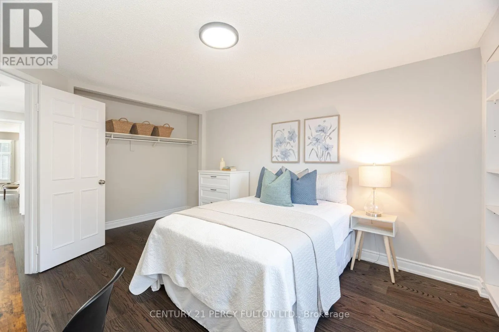 718 PEBBLE COURT