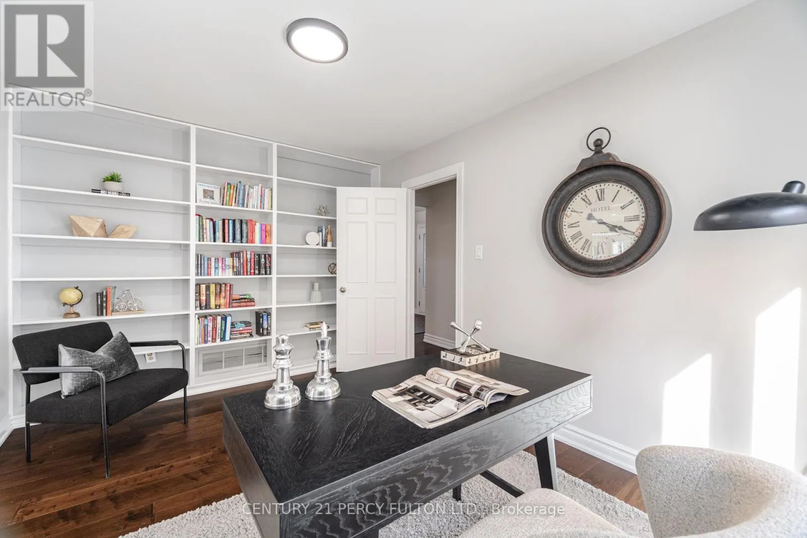718 PEBBLE COURT