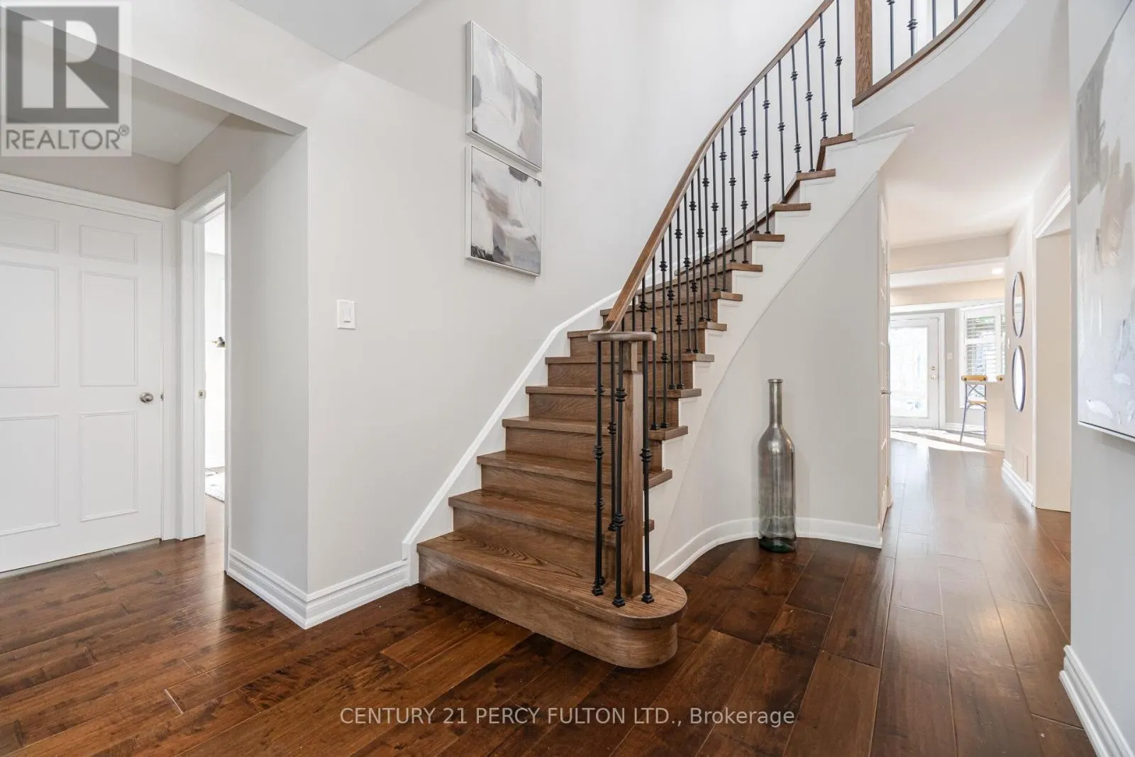 718 PEBBLE COURT