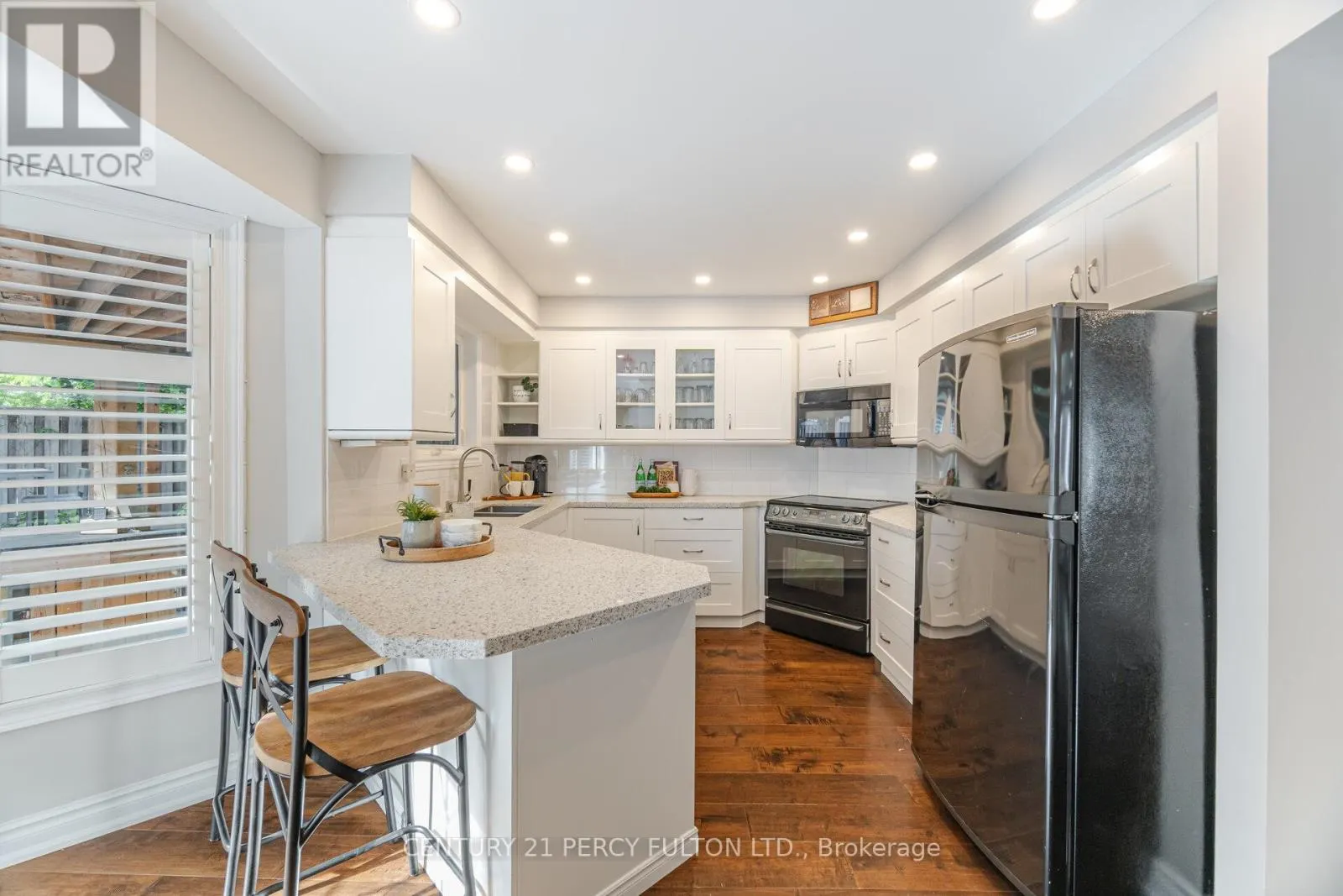718 PEBBLE COURT