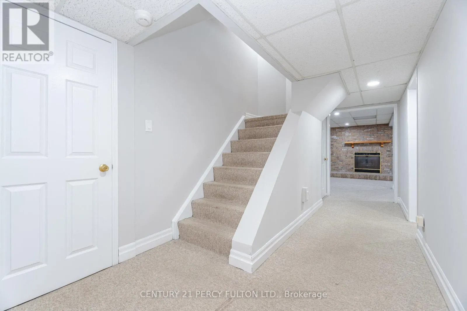 718 PEBBLE COURT