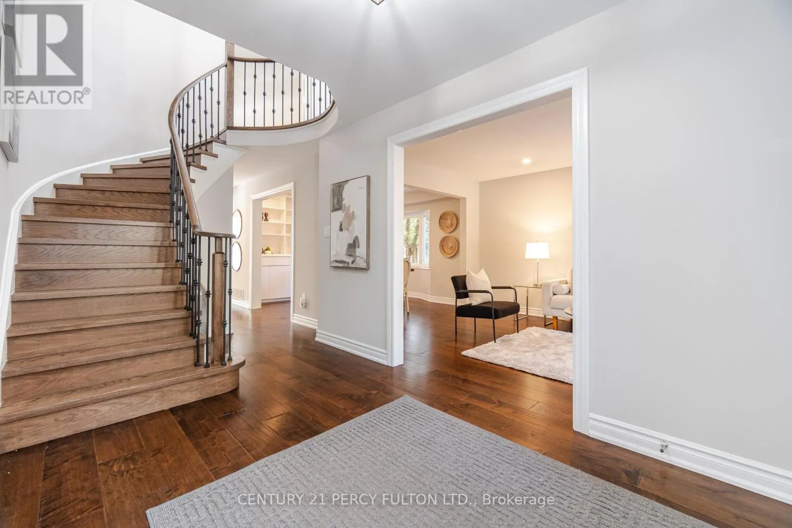 718 PEBBLE COURT