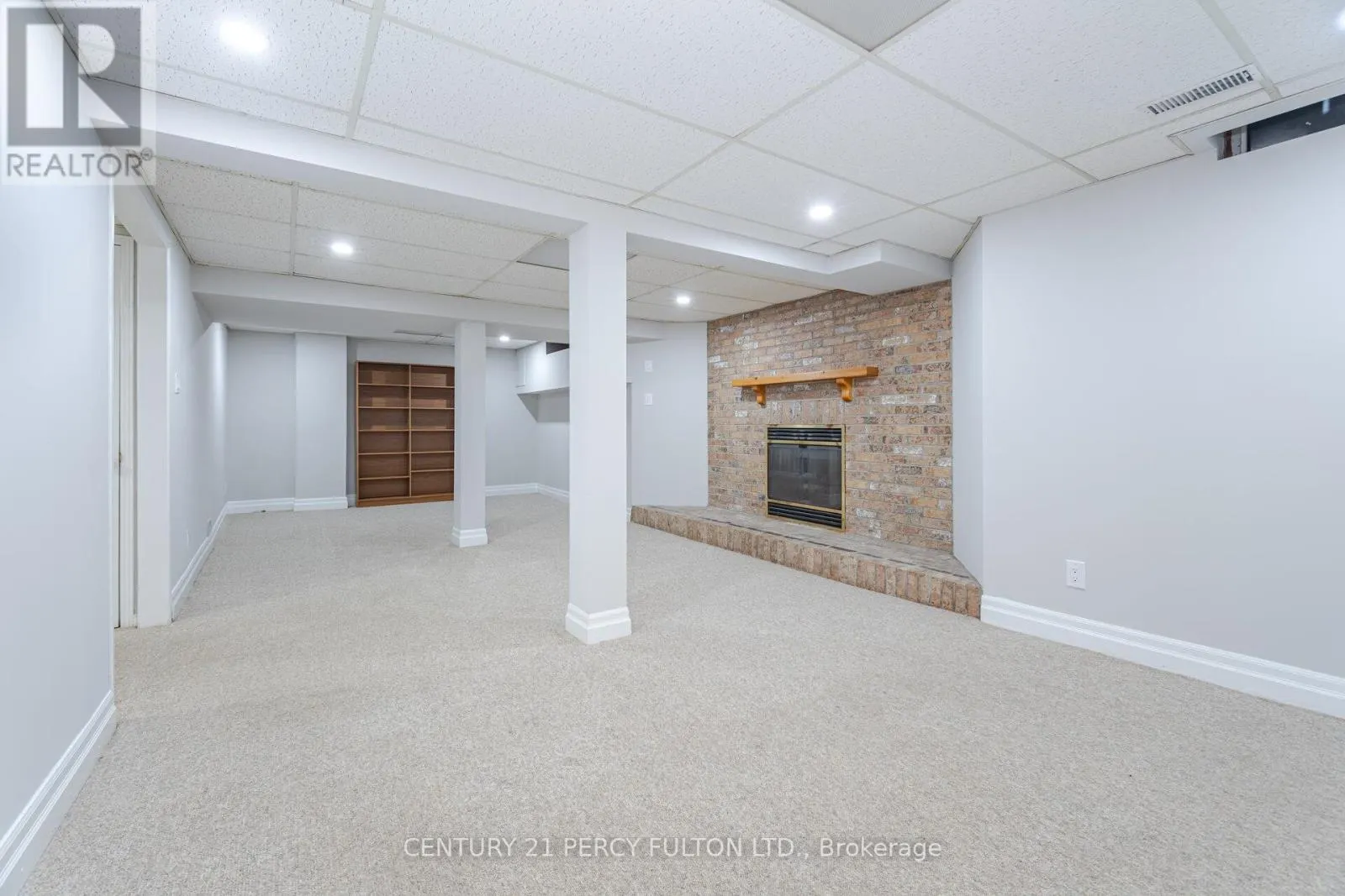 718 PEBBLE COURT