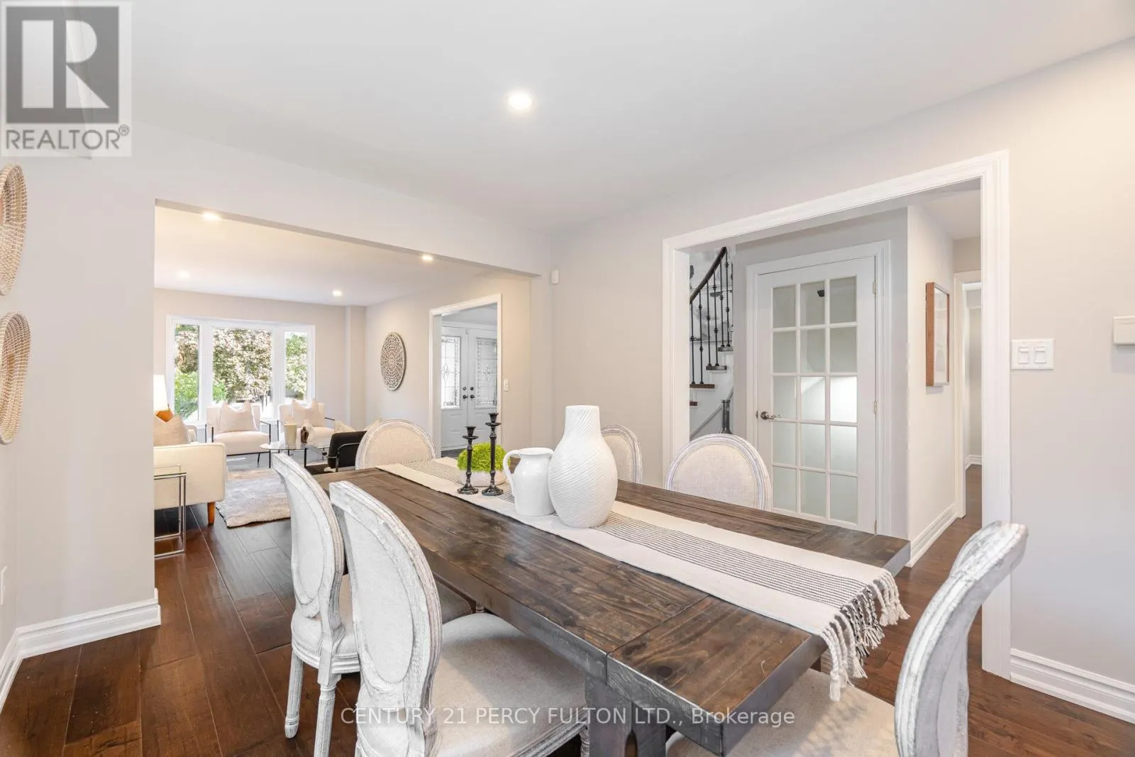 718 PEBBLE COURT