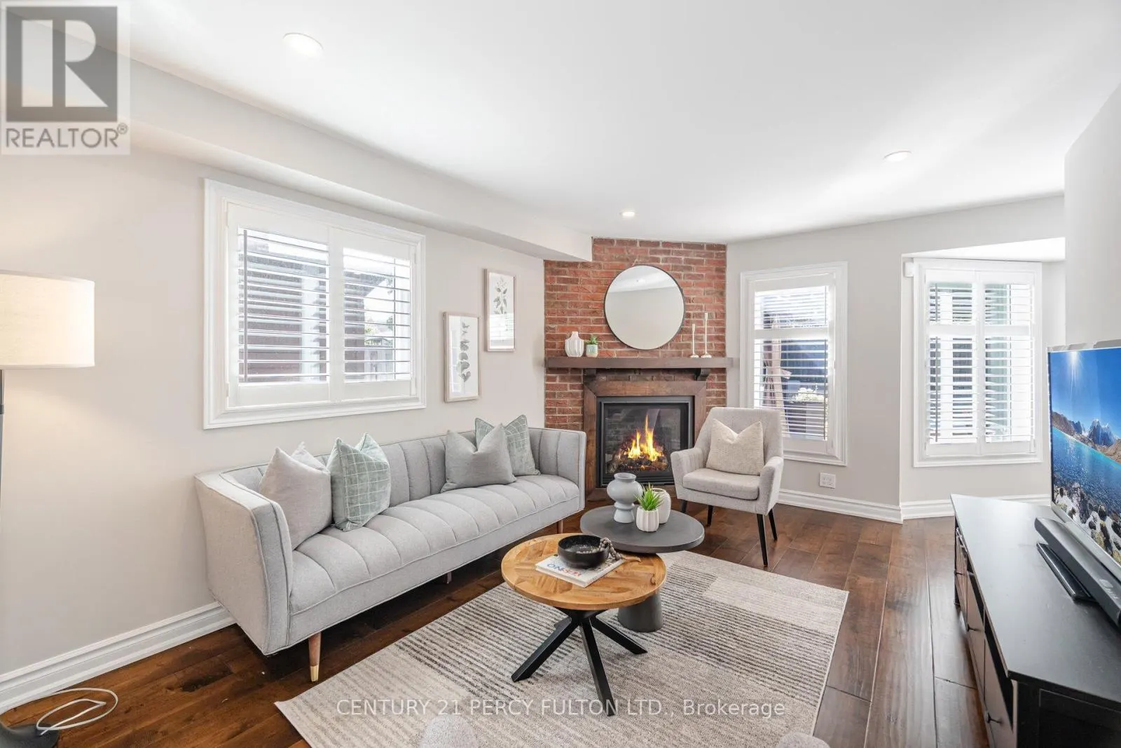 718 PEBBLE COURT
