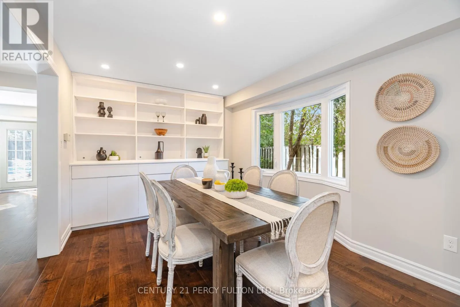 718 PEBBLE COURT