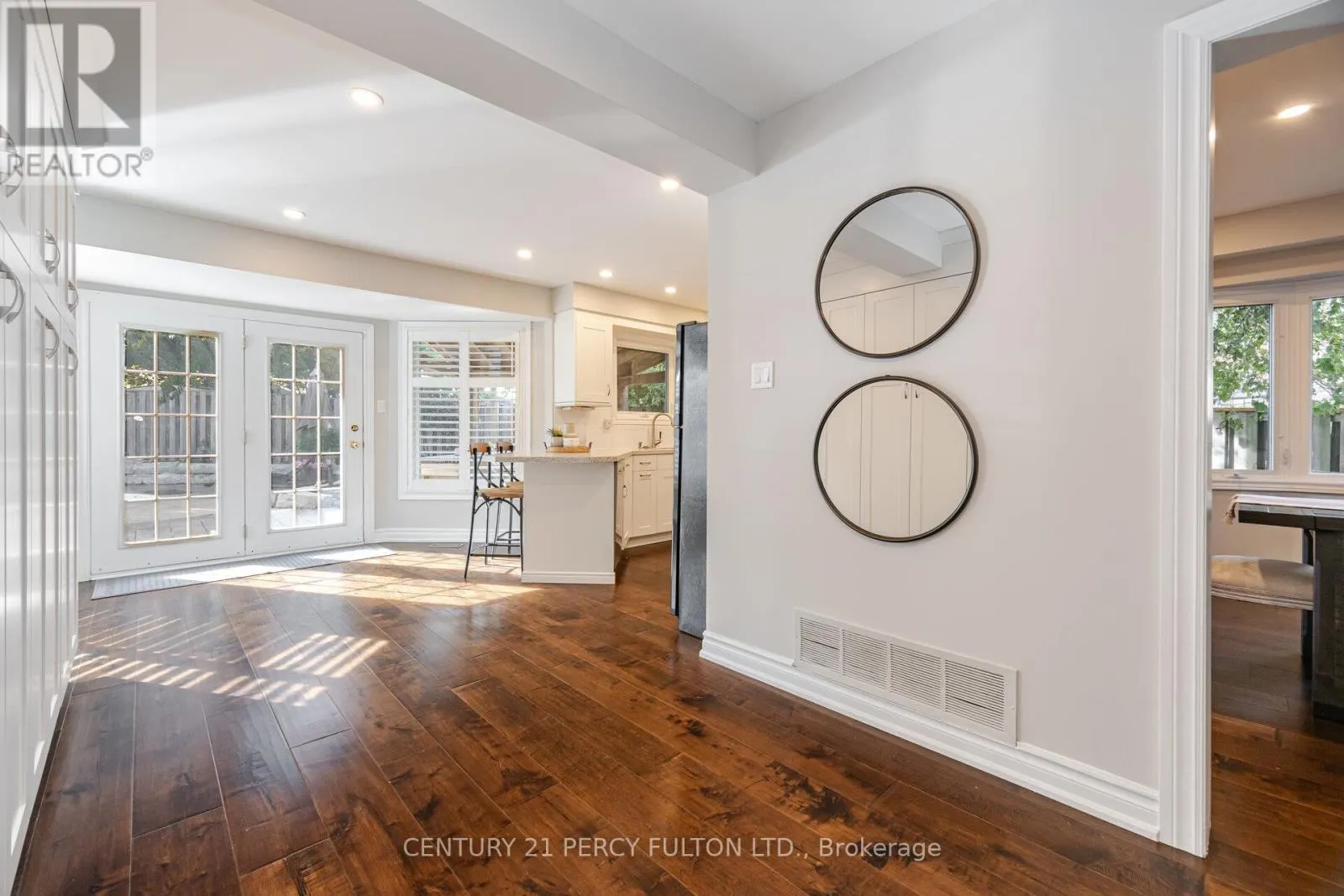 718 PEBBLE COURT