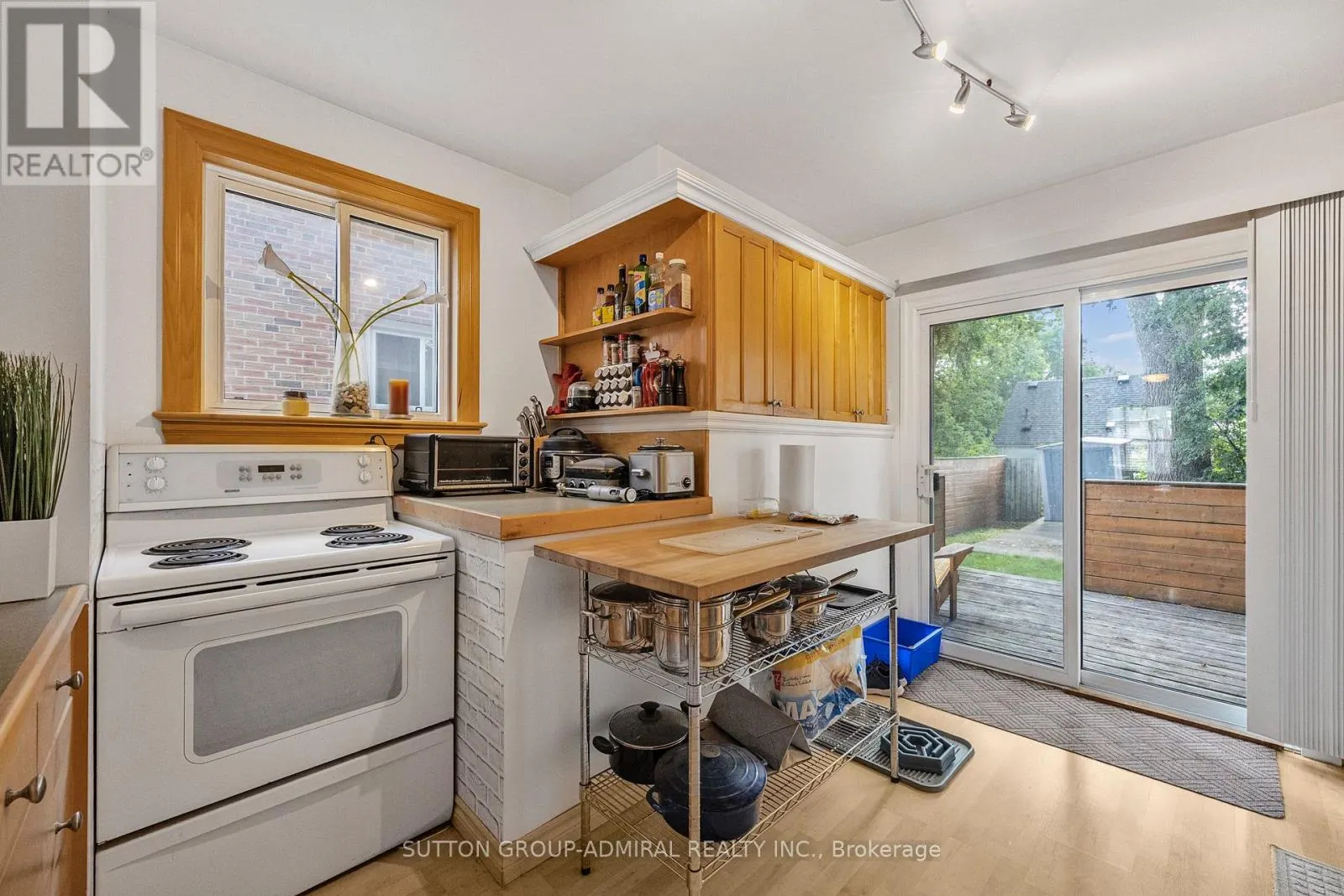 30 EVERETT CRESCENT