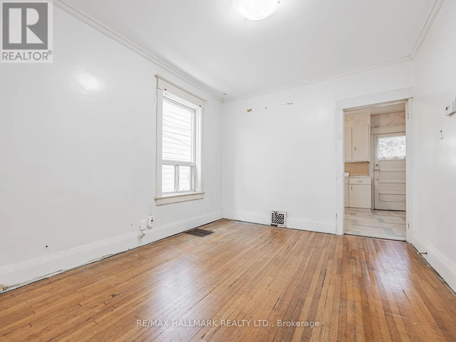 44 QUEENSDALE AVENUE