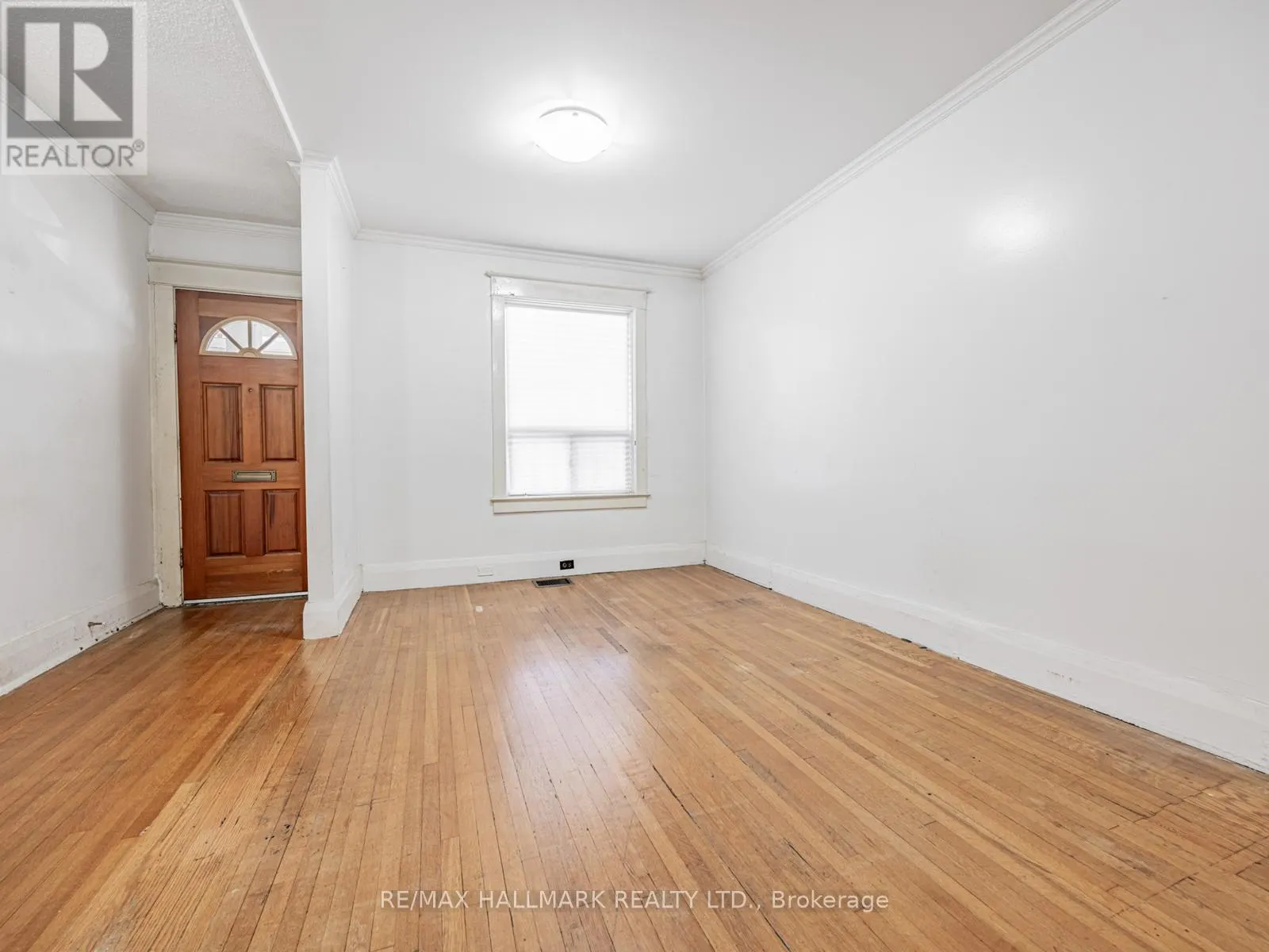 44 QUEENSDALE AVENUE