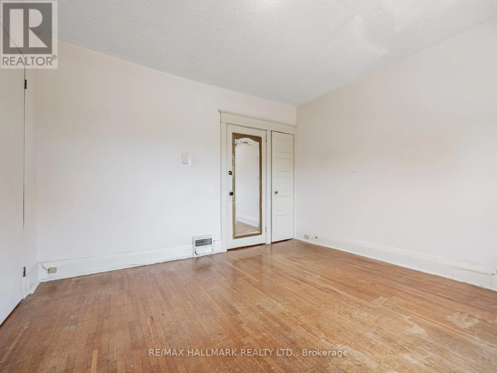 44 QUEENSDALE AVENUE