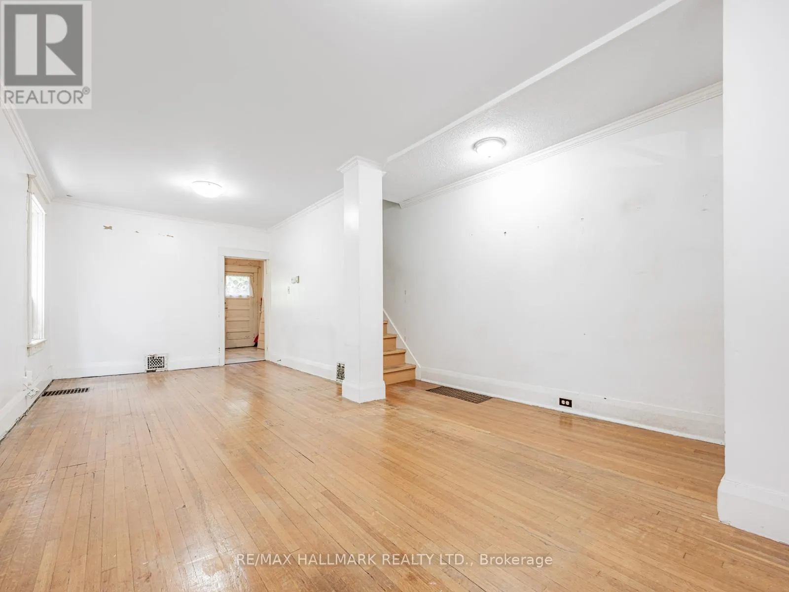 44 QUEENSDALE AVENUE