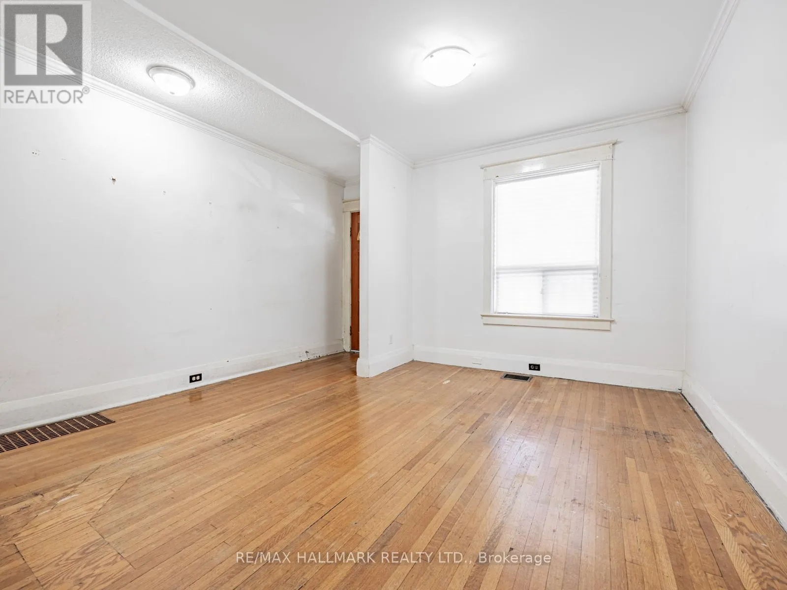 44 QUEENSDALE AVENUE
