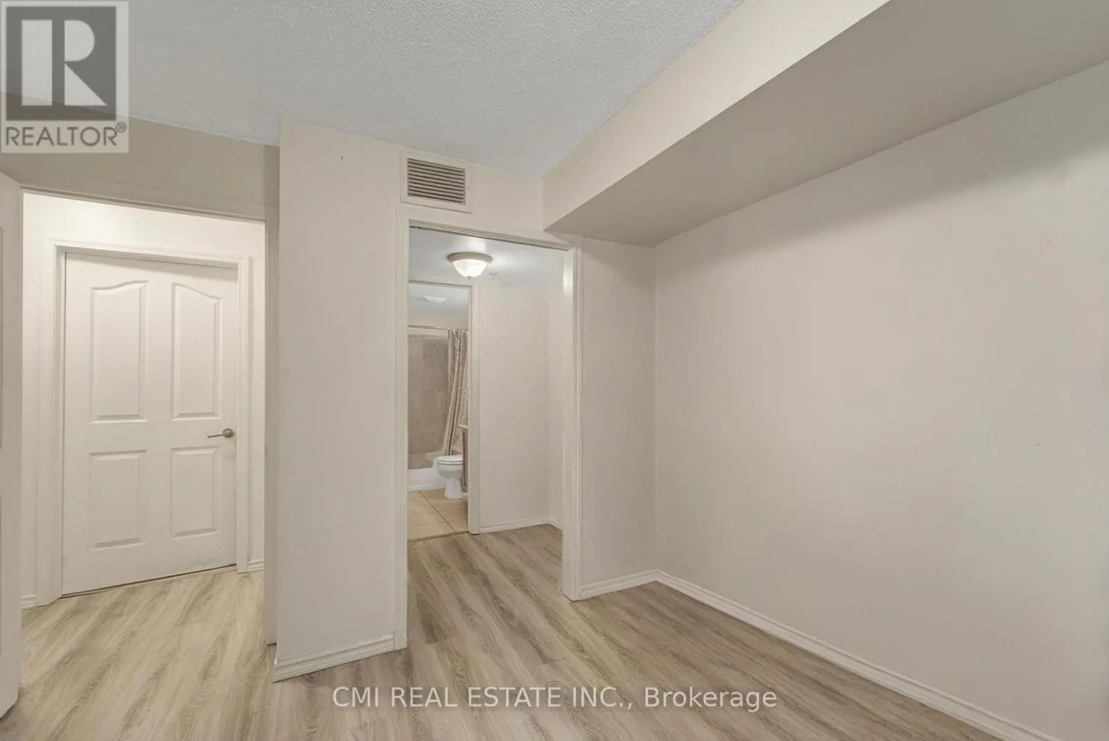 203 - 5225 FINCH AVENUE E