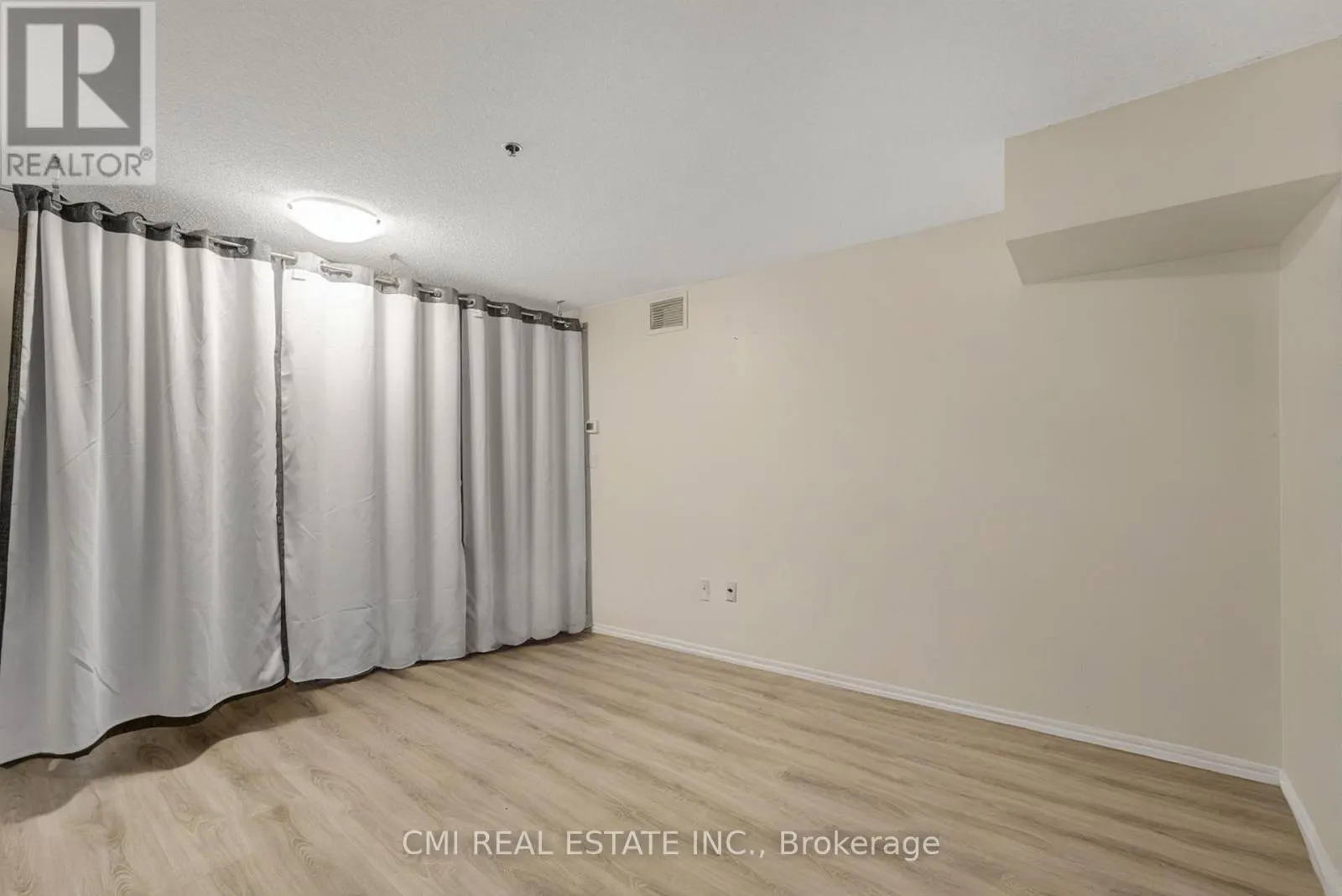 203 - 5225 FINCH AVENUE E
