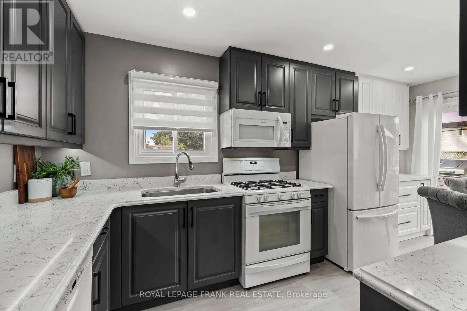 808 CROWELLS STREET