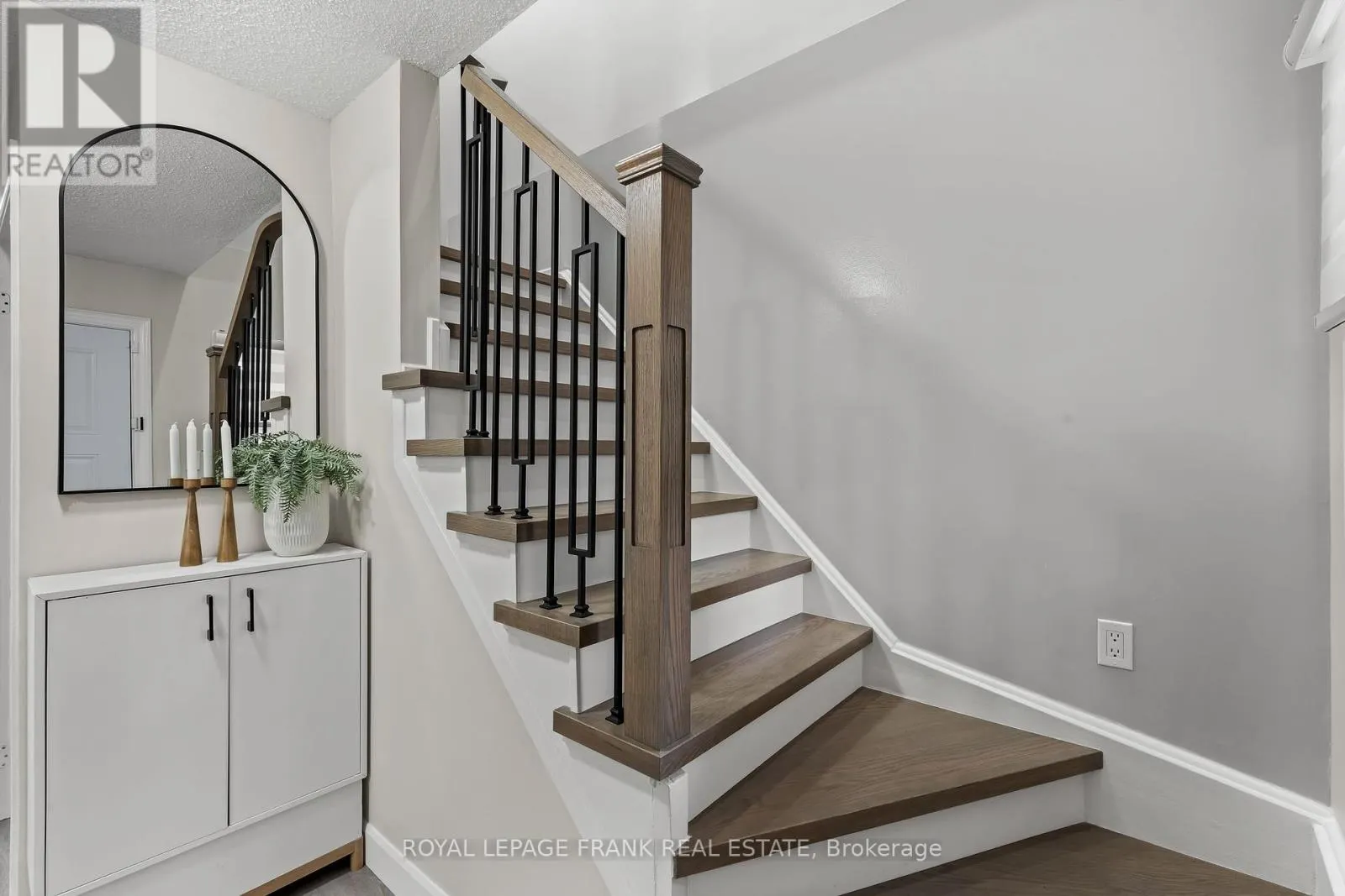 808 CROWELLS STREET