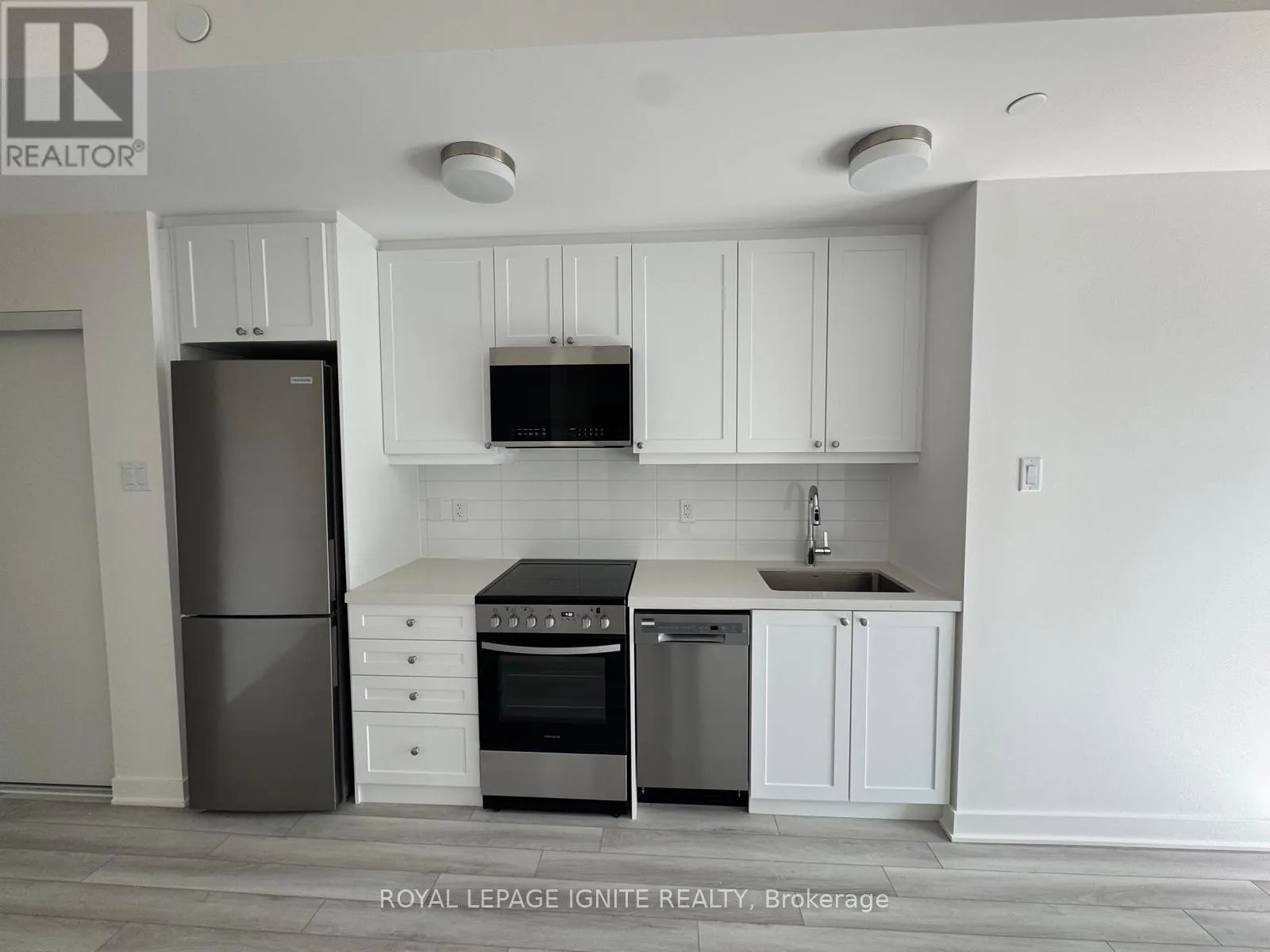 801 - 55 CLARINGTON BOULEVARD