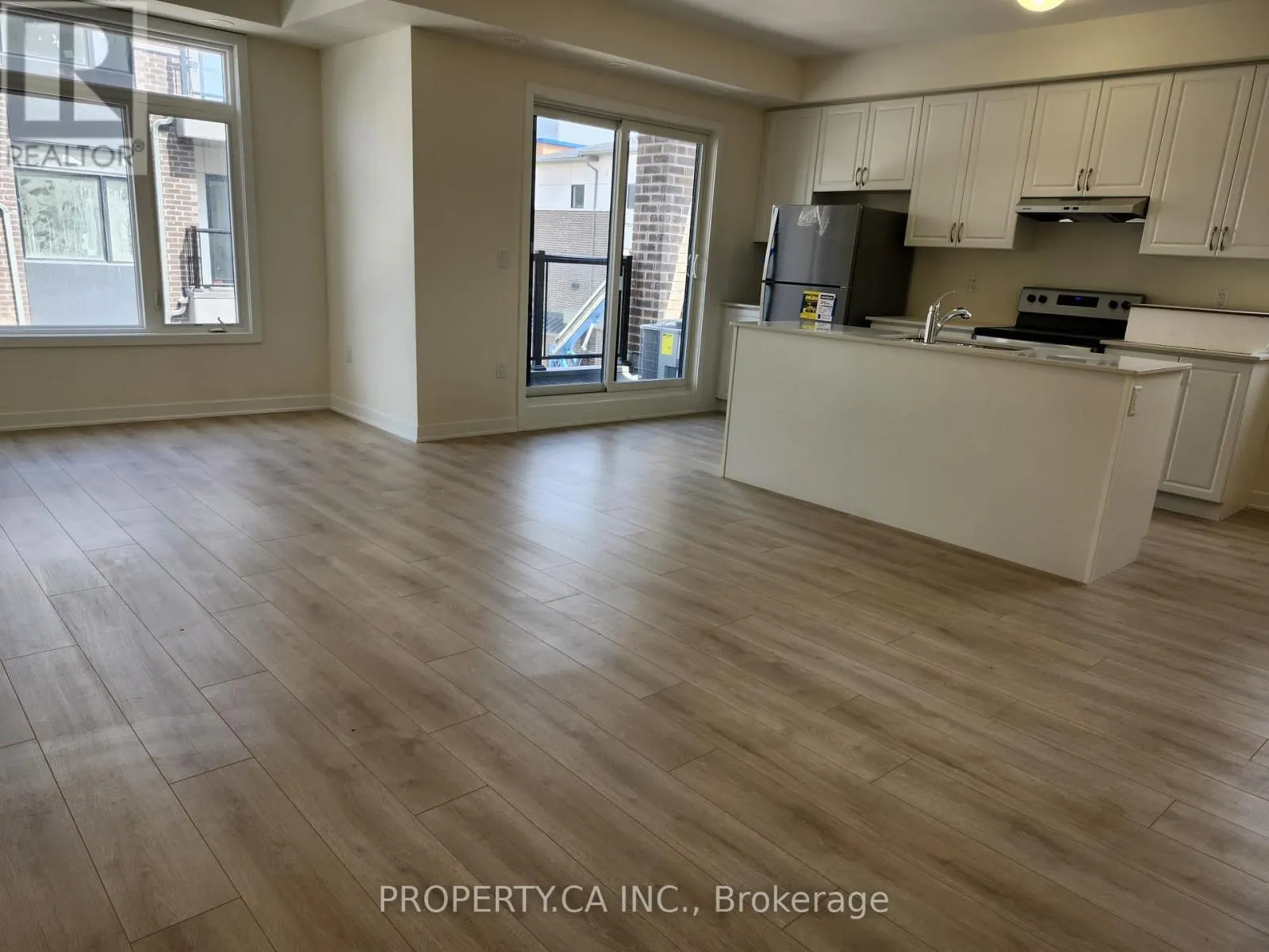 1302 - 1695 DERSAN STREET