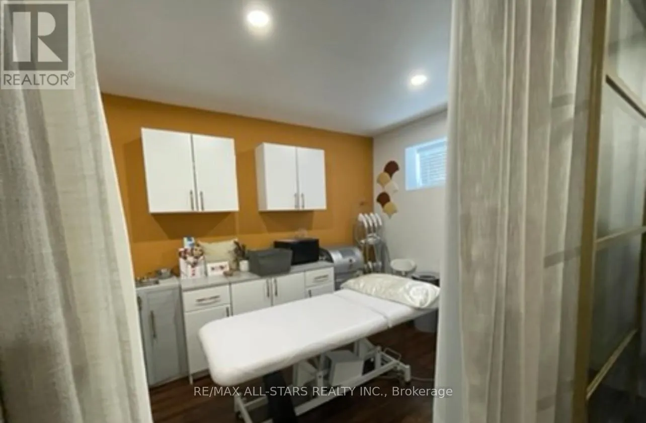 202A - 717 QUEEN STREET E