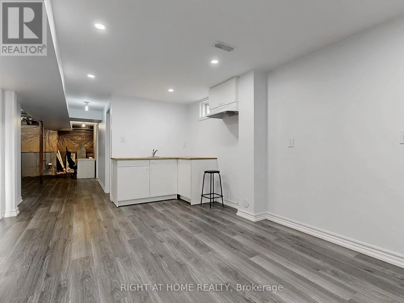 1700 SPENCELY DRIVE