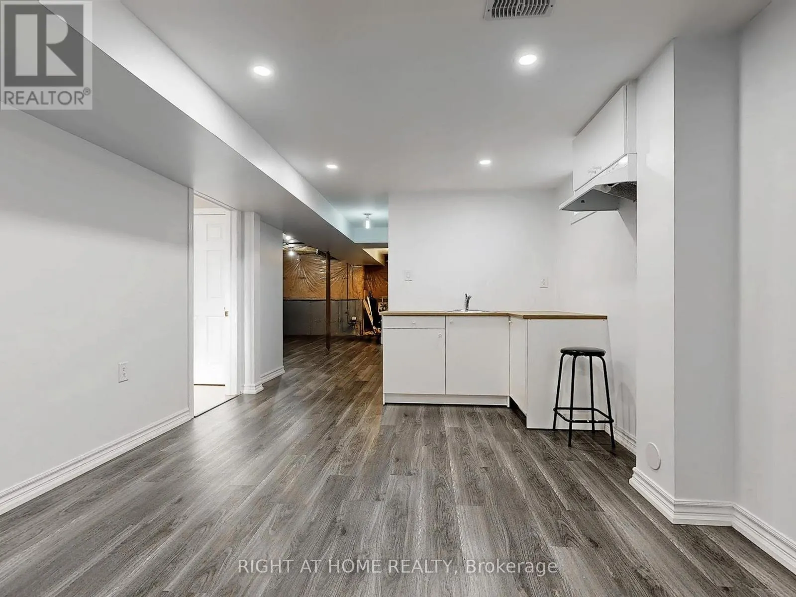 1700 SPENCELY DRIVE
