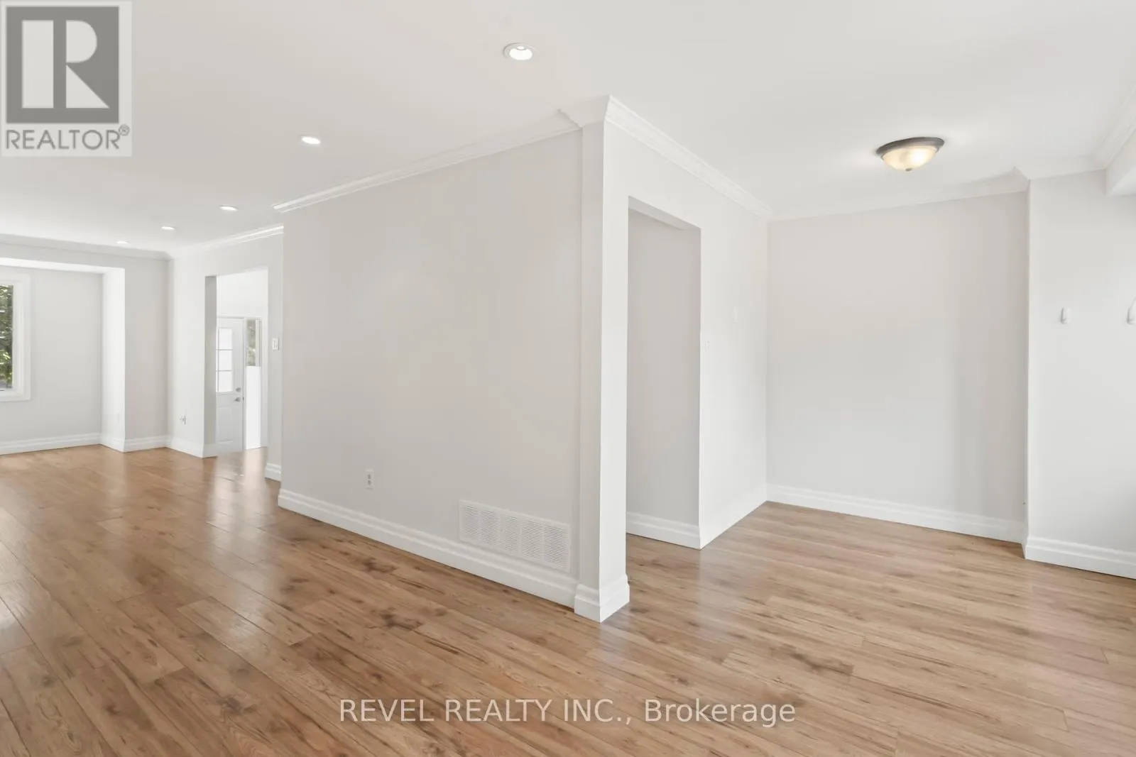 56 - 10 BASSETT BOULEVARD, #56