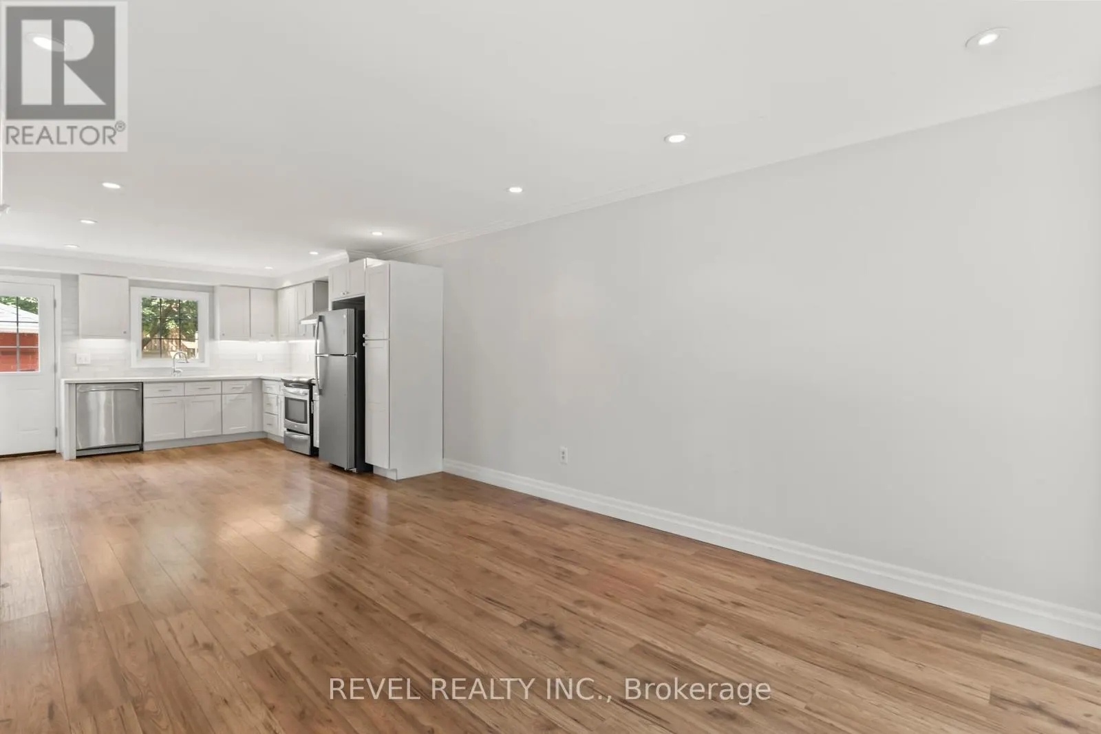 56 - 10 BASSETT BOULEVARD, #56
