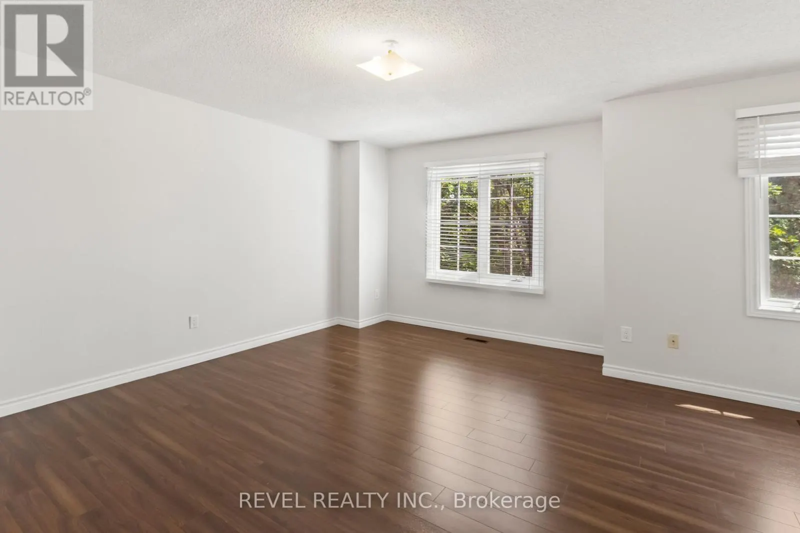 56 - 10 BASSETT BOULEVARD, #56