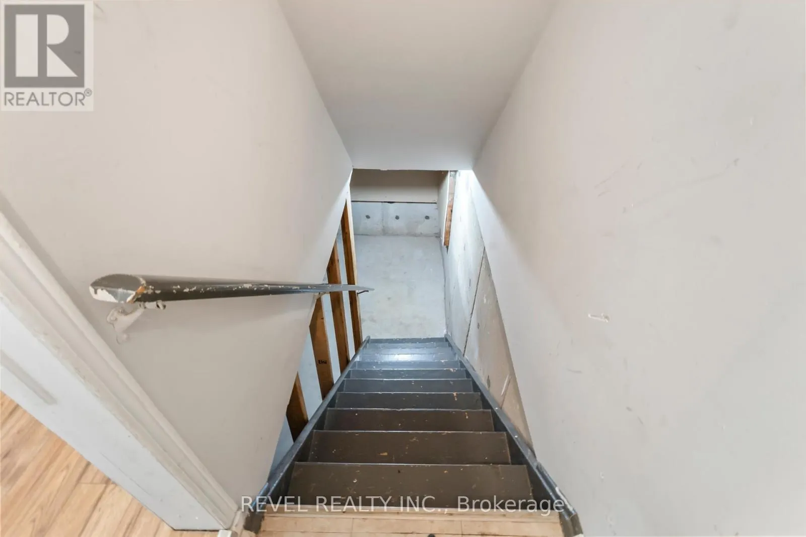 56 - 10 BASSETT BOULEVARD, #56