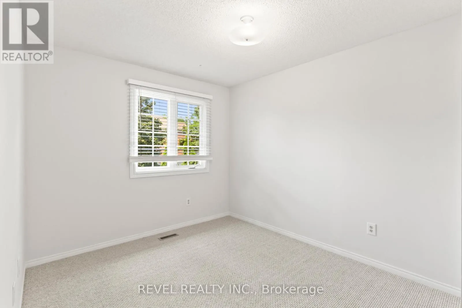 56 - 10 BASSETT BOULEVARD, #56