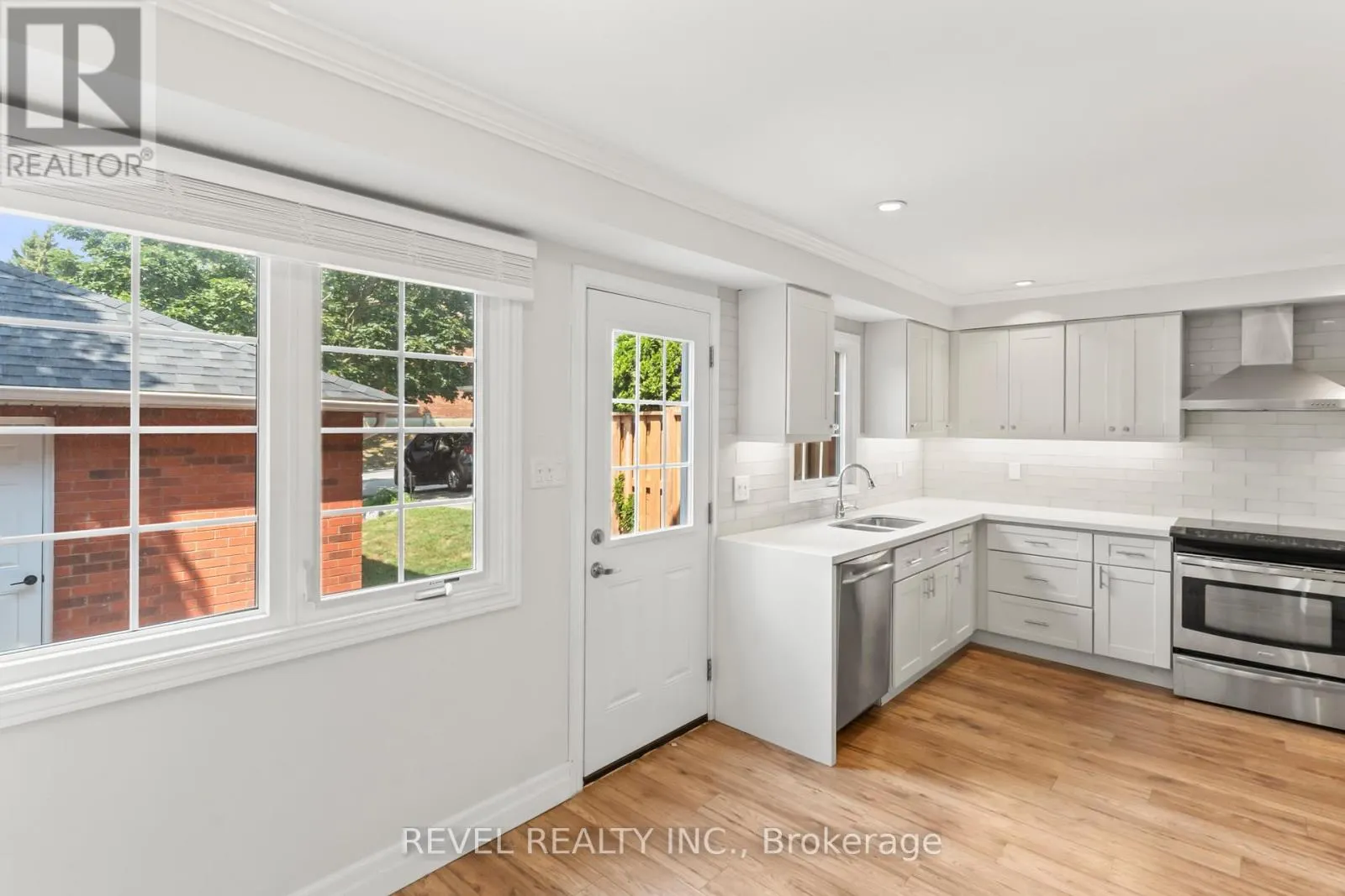 56 - 10 BASSETT BOULEVARD, #56