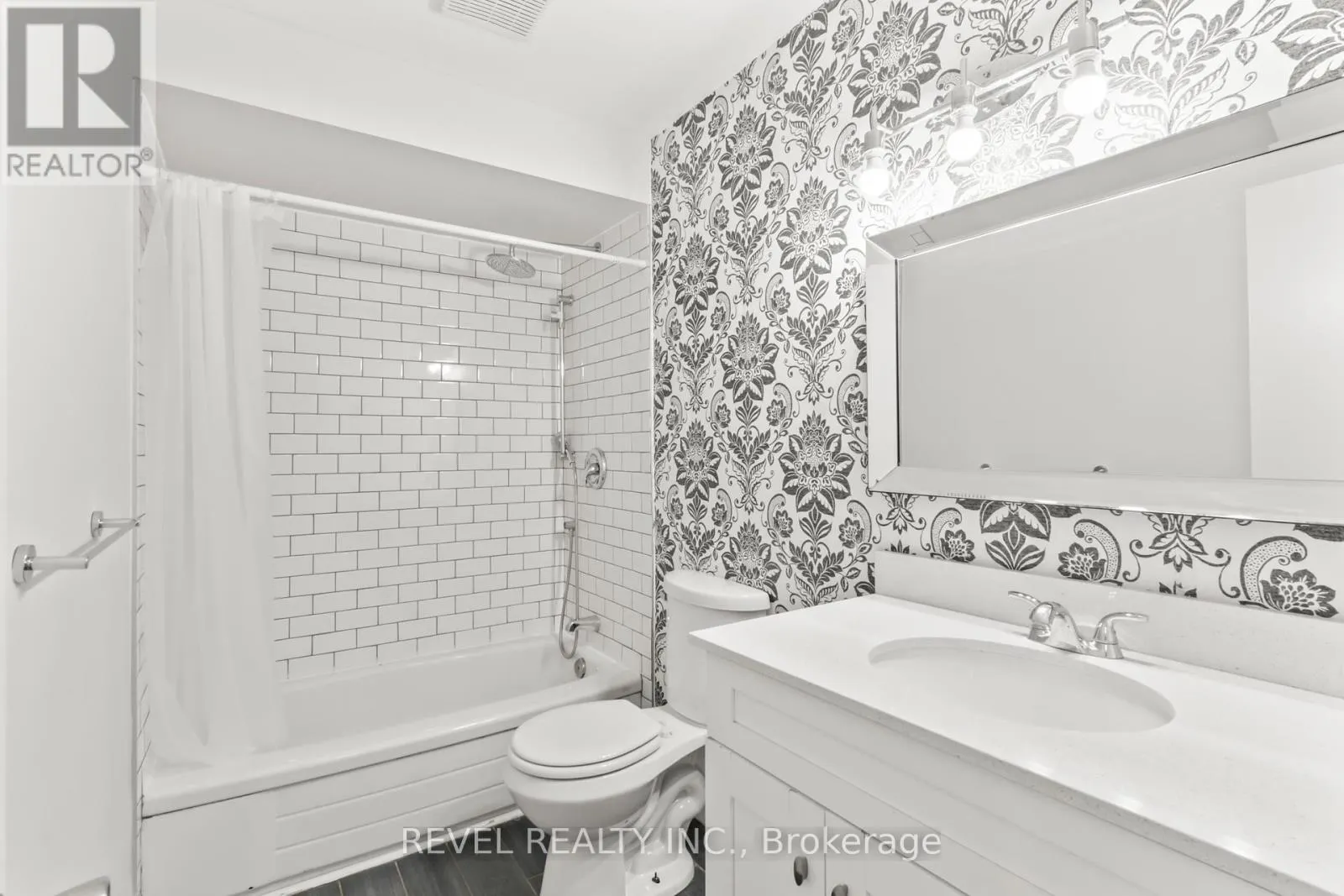 56 - 10 BASSETT BOULEVARD, #56