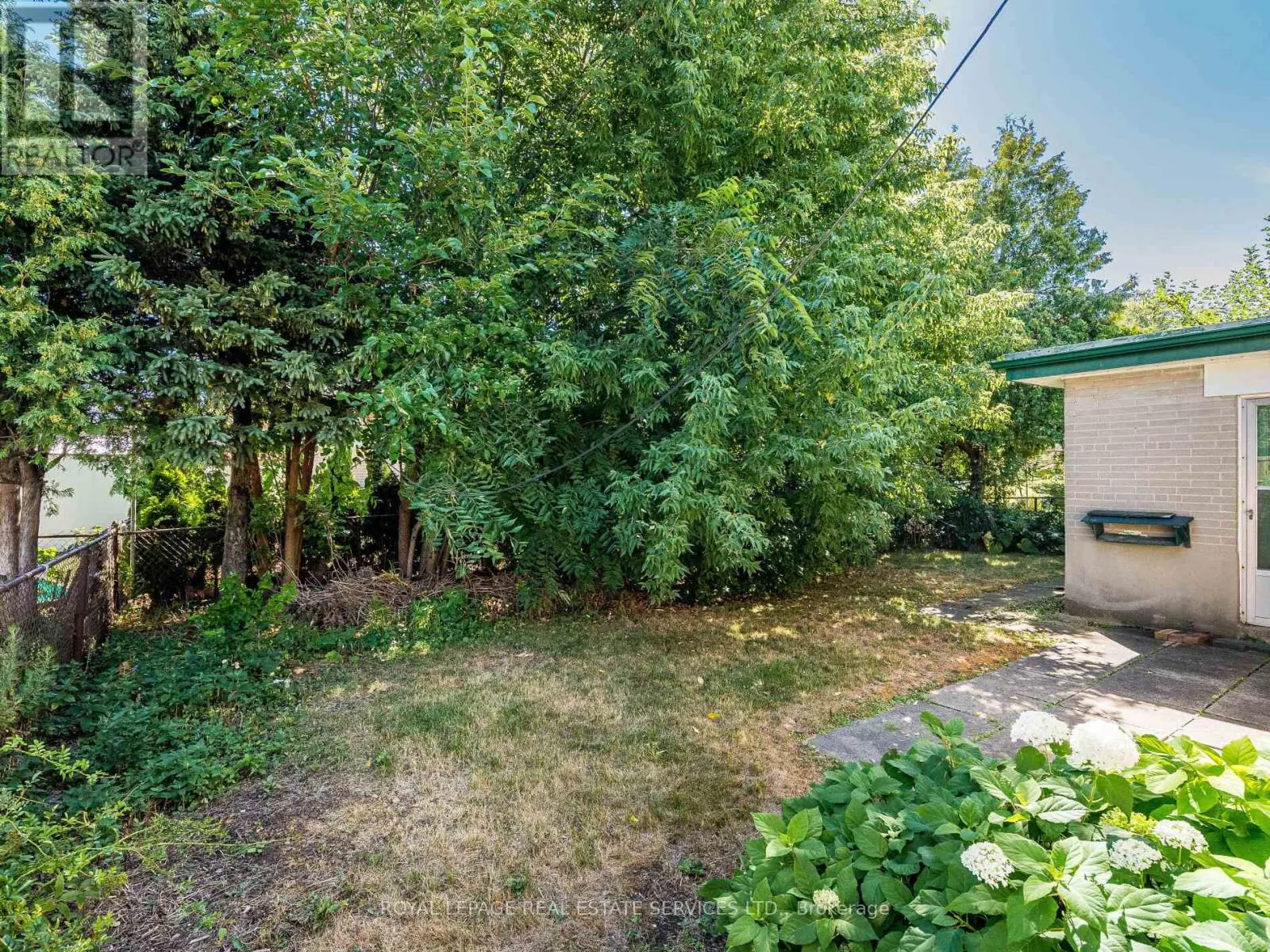 15 HUGHEY CRESCENT