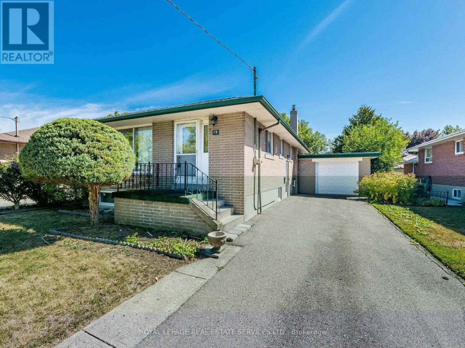 15 HUGHEY CRESCENT